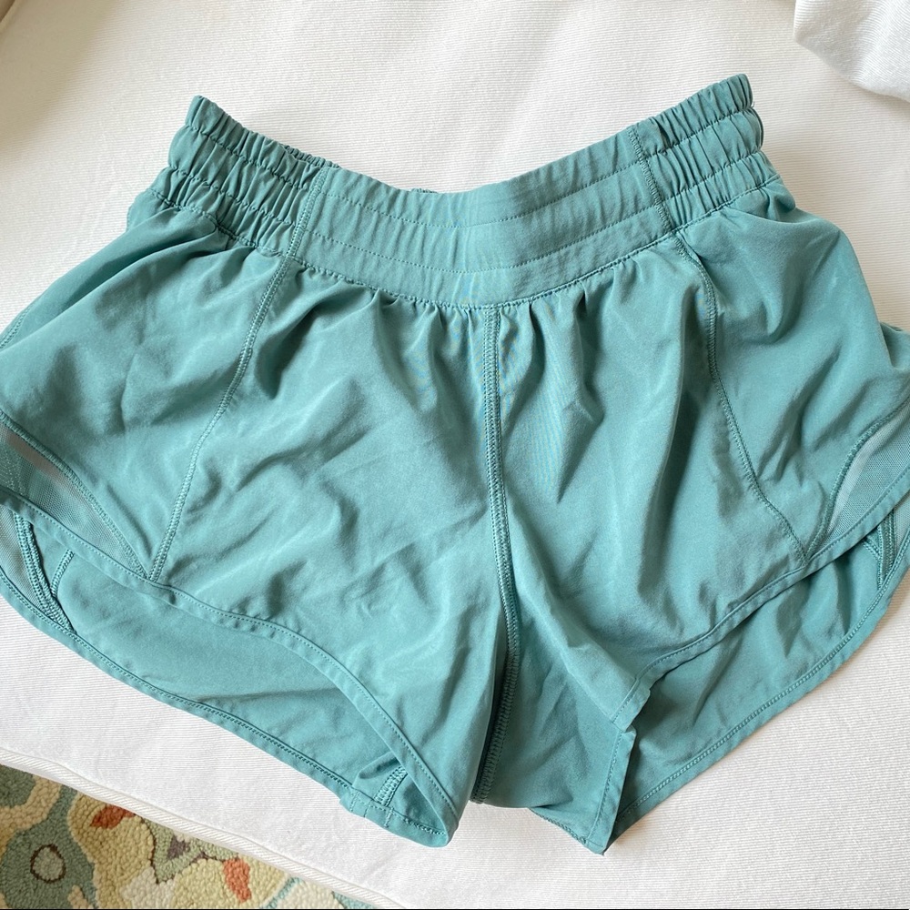 size 4 lululemon 2.5 hotty hots